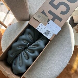 NWT Yeezy 450 - Stone Marine | 9M